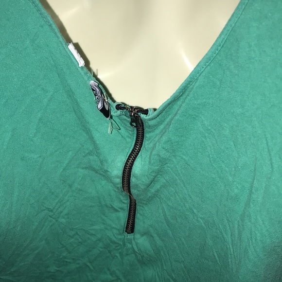 Roxy large green tank with black front pocket zippered back - Picture 5 of 9